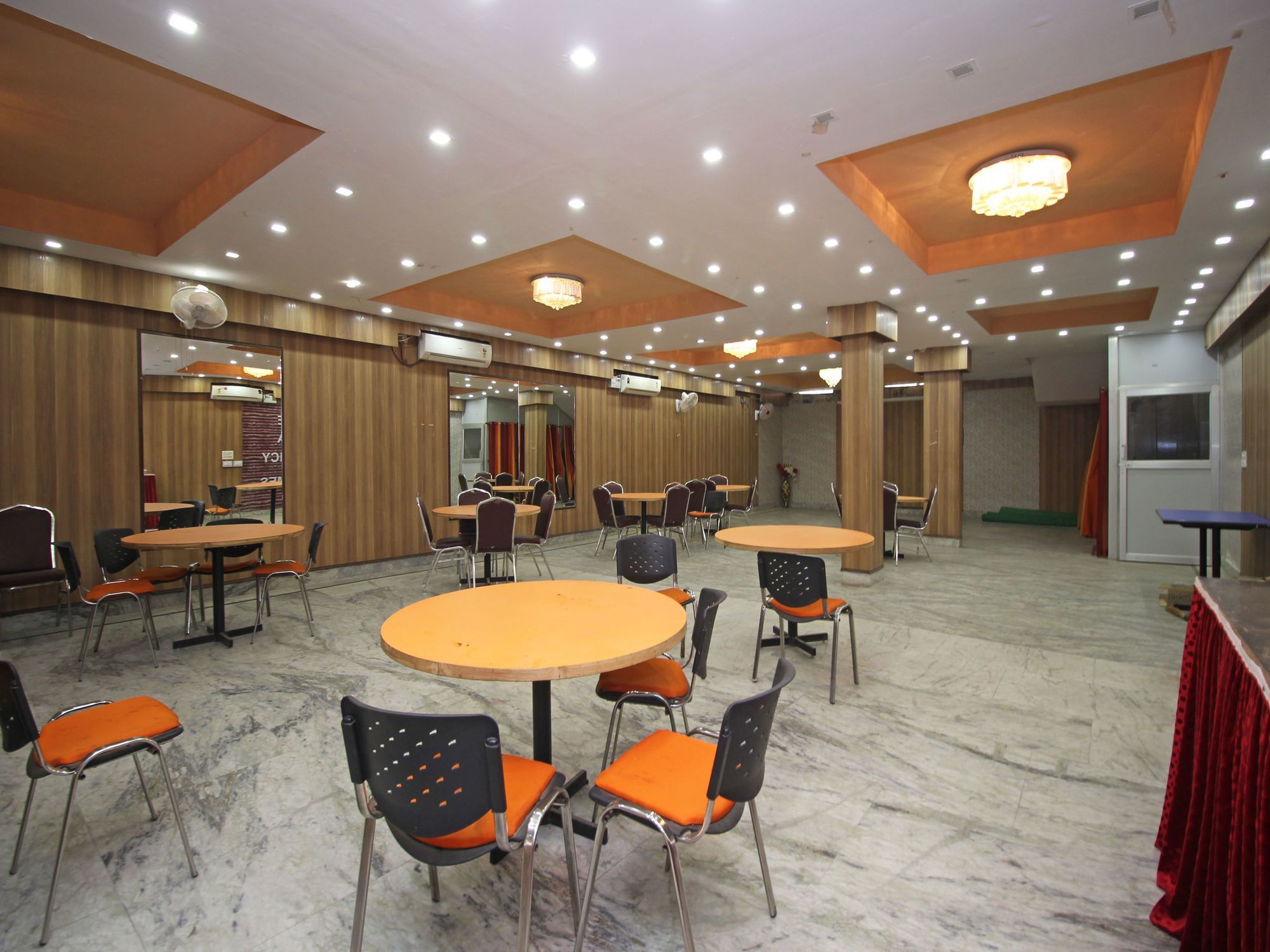 Oyo 576 Hotel Shree Kanta Residency Gurgáon Kültér fotó