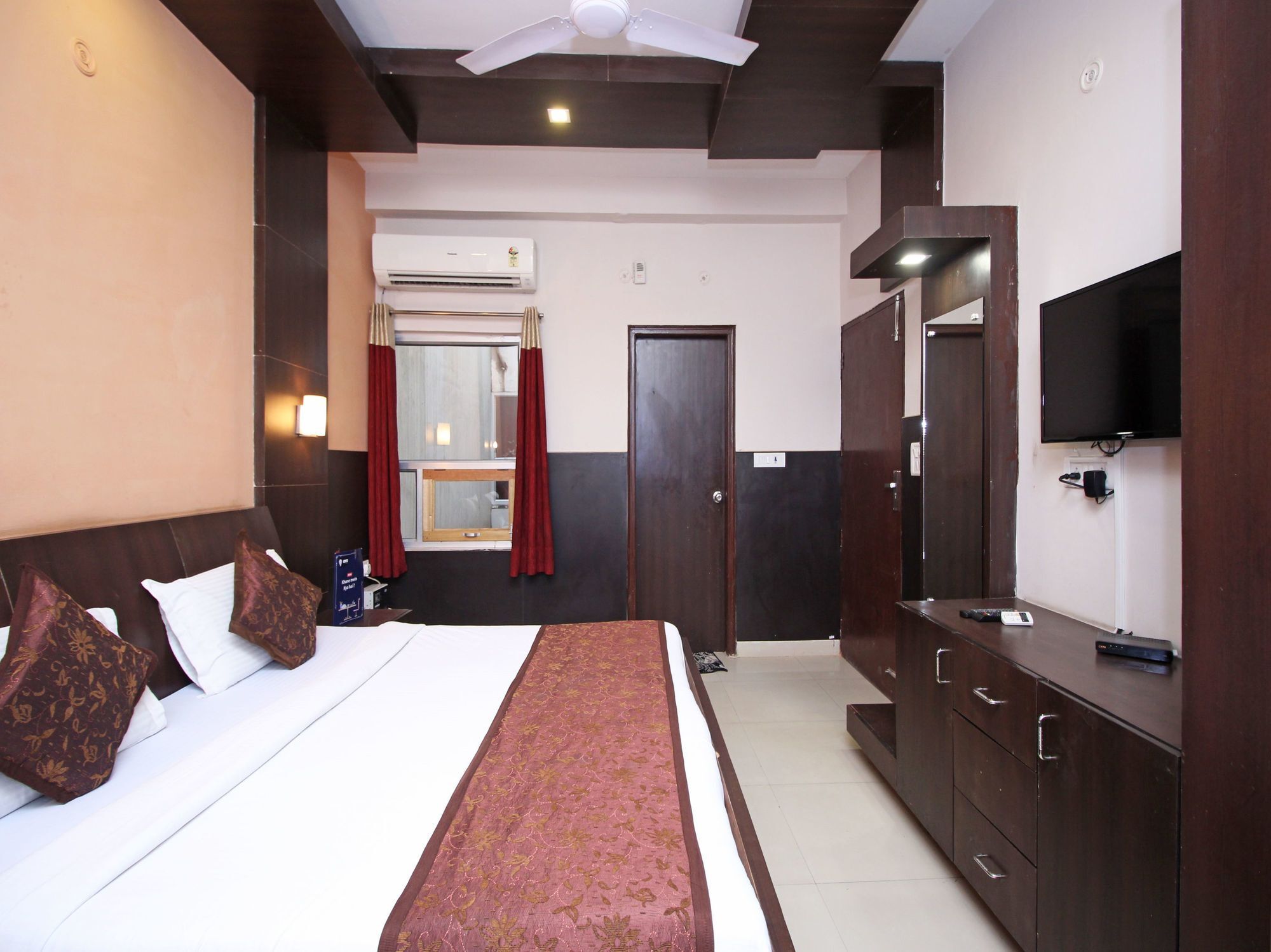 Oyo 576 Hotel Shree Kanta Residency Gurgáon Kültér fotó