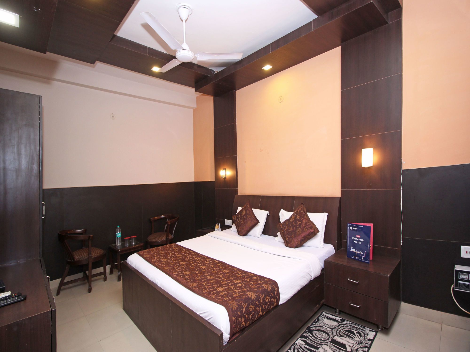 Oyo 576 Hotel Shree Kanta Residency Gurgáon Kültér fotó