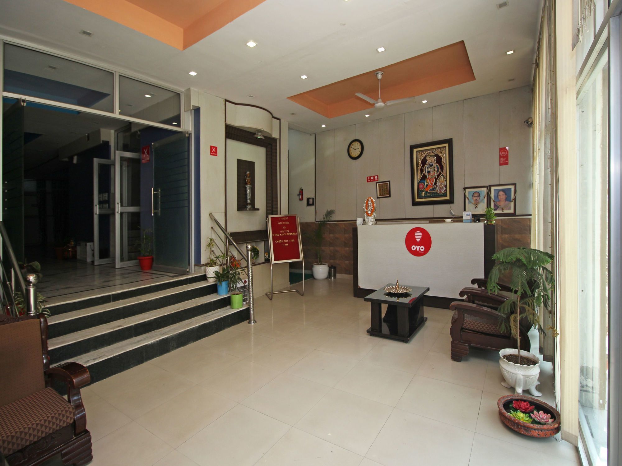 Oyo 576 Hotel Shree Kanta Residency Gurgáon Kültér fotó